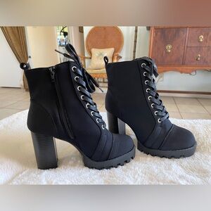 (NWOB) Wild Diva Vivian Black Suede Lace Up Heeled Booties Size 8